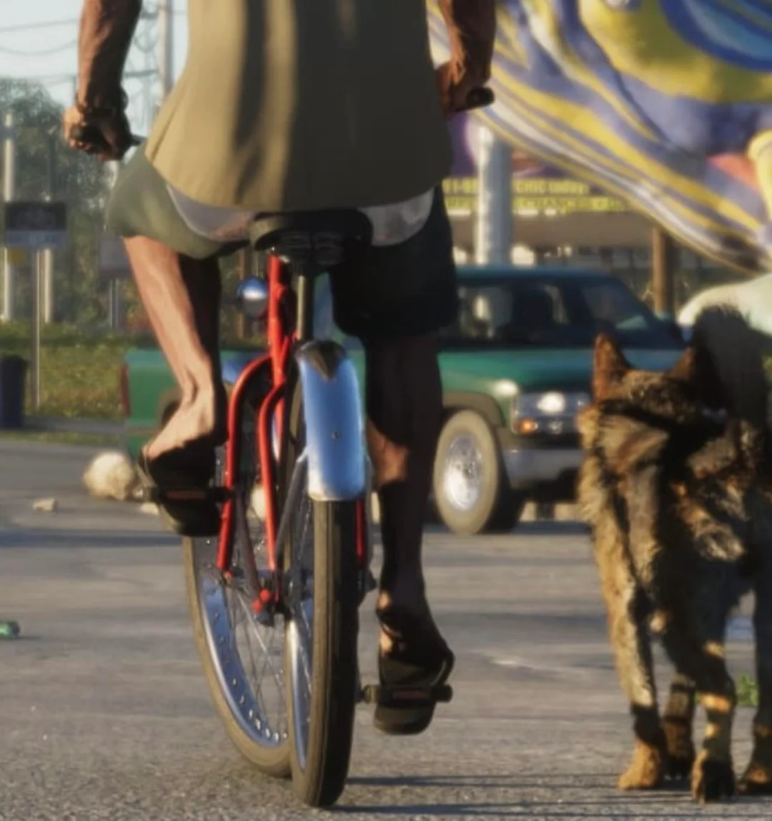 Papucsos biciklis halad egy kutya mellett Vice City utcáján