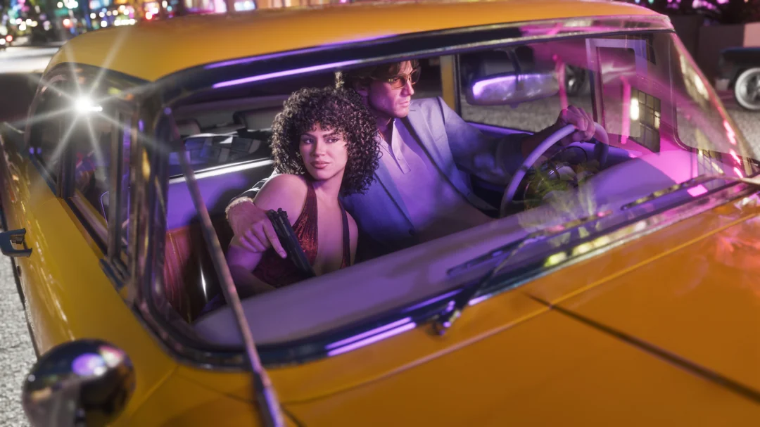 Fegyveres pár ül egy sárga autóban Vice City neonfényei között